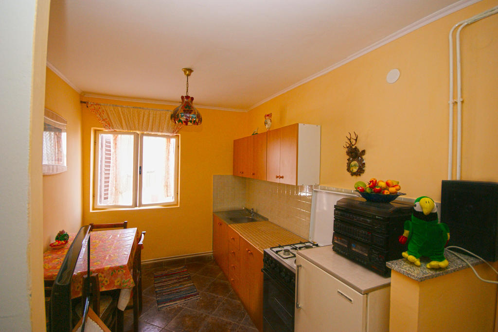 Guest House Robert I Mirna บาเล ภายนอก รูปภาพ