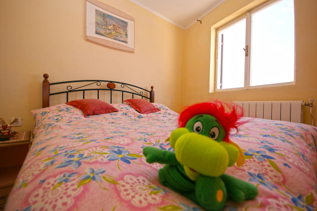 Guest House Robert I Mirna บาเล ภายนอก รูปภาพ