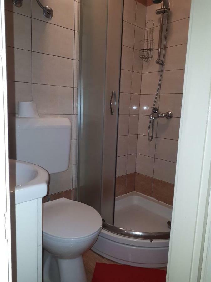 Guest House Robert I Mirna บาเล ภายนอก รูปภาพ