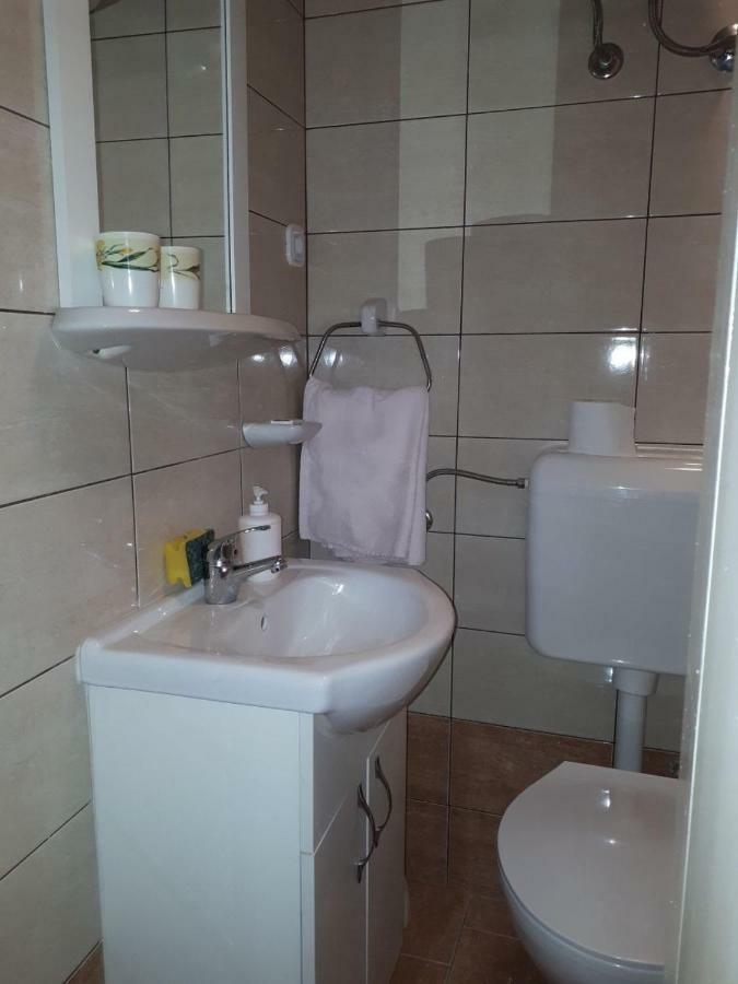 Guest House Robert I Mirna บาเล ภายนอก รูปภาพ