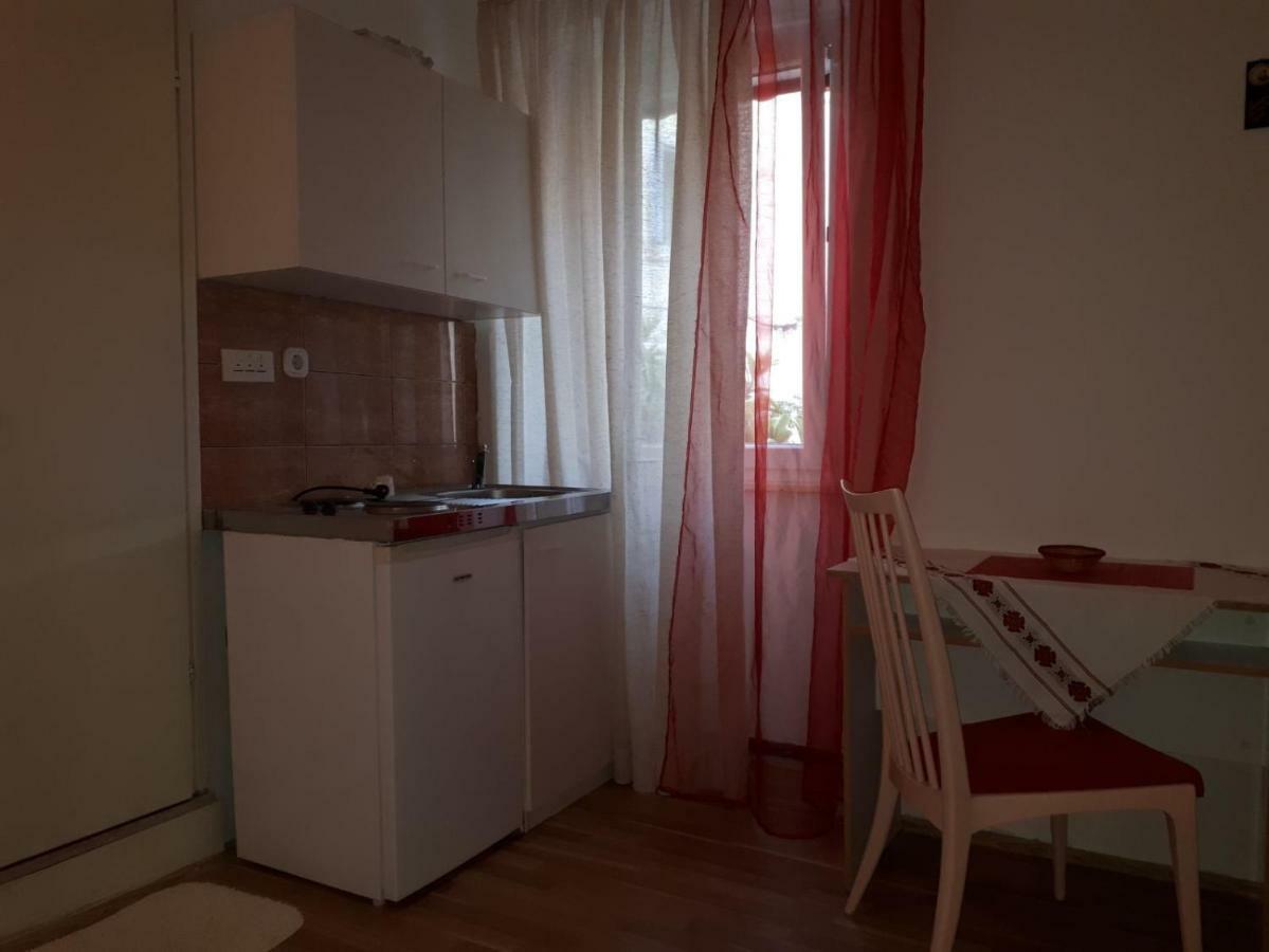 Guest House Robert I Mirna บาเล ภายนอก รูปภาพ