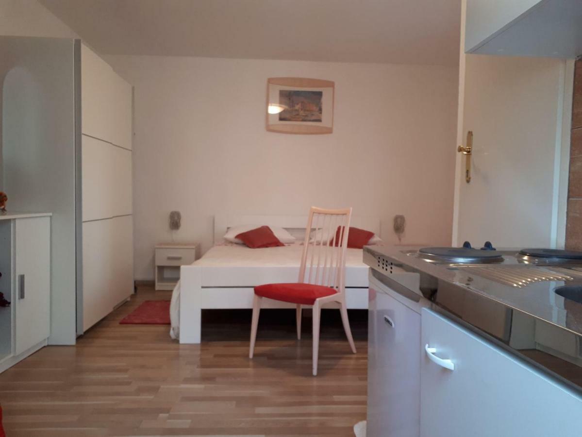 Guest House Robert I Mirna บาเล ภายนอก รูปภาพ