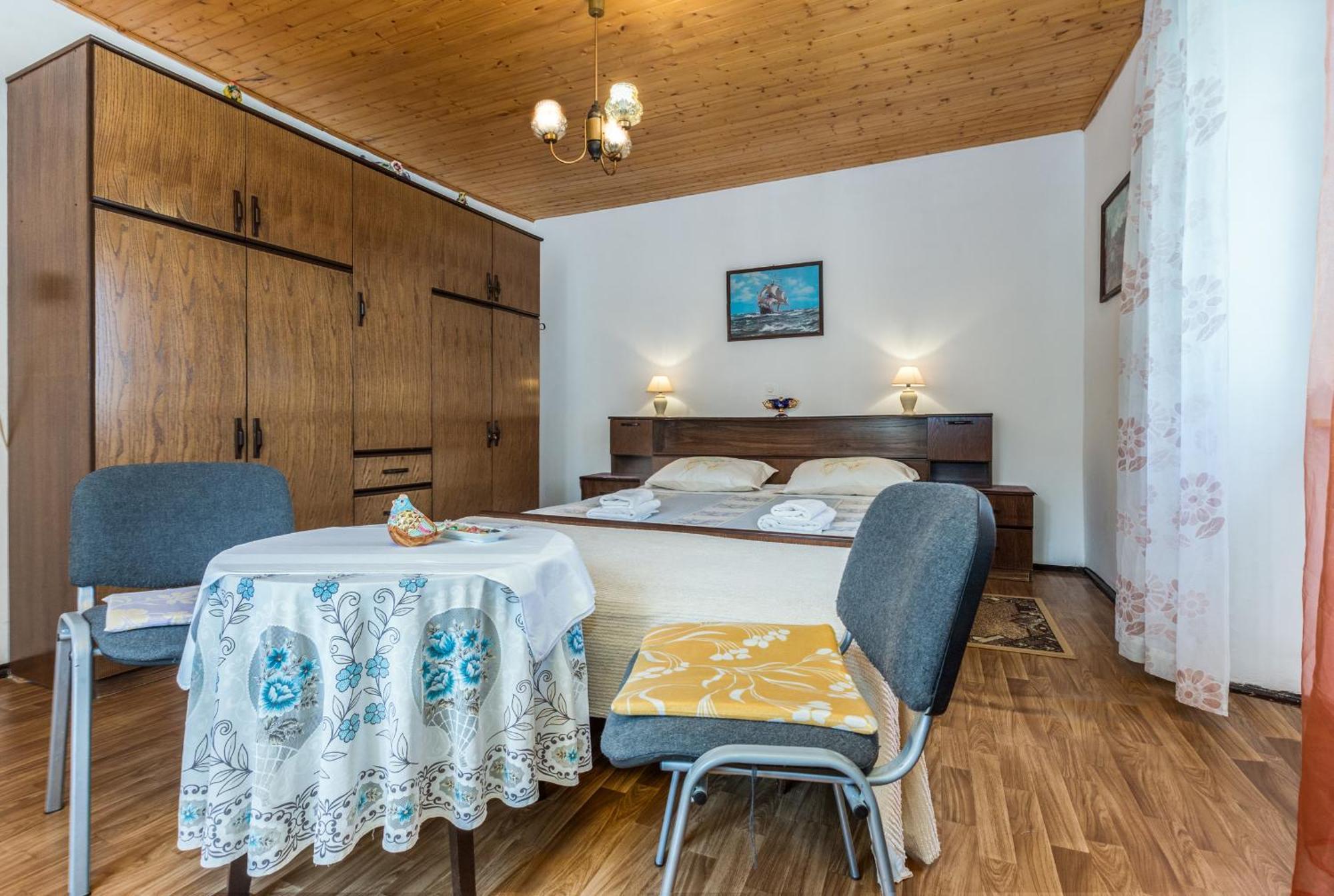 Guest House Robert I Mirna บาเล ภายนอก รูปภาพ